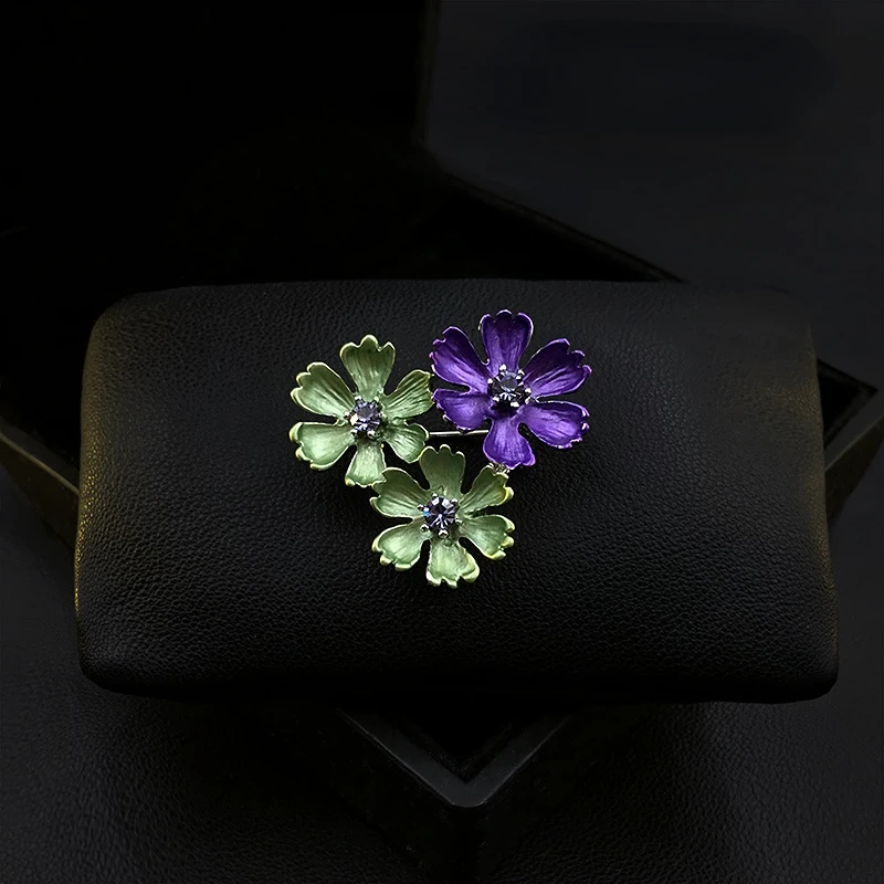 Exquisite High-End Three Small Flowers Brooch Women's Suit Pin Corsage Retro Sweater Accessories Rhinestone Jewelry Enamel Pins