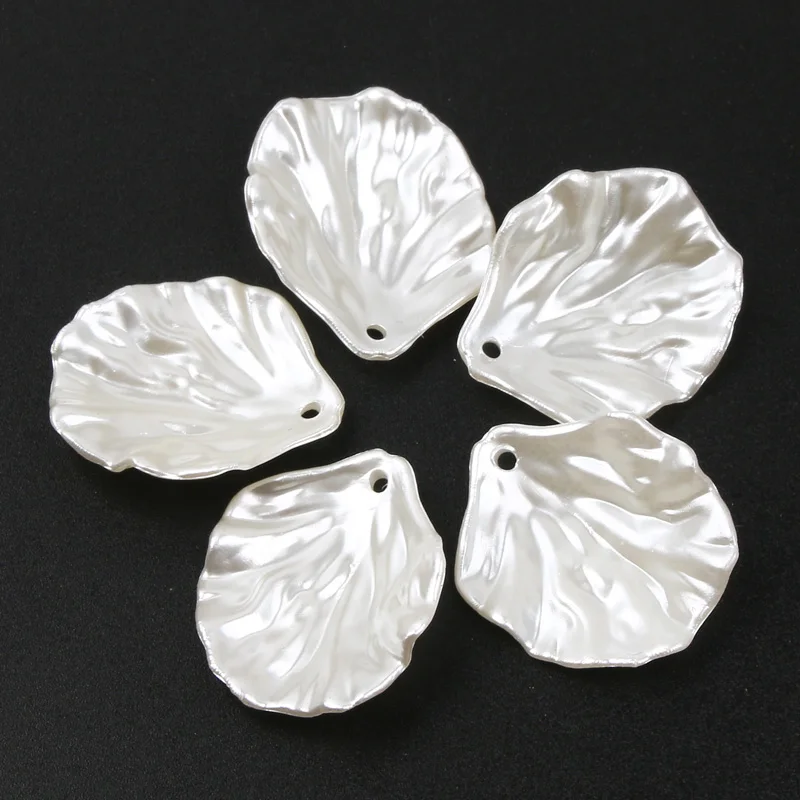 Beige Leaf Flower Heart Shell Shape 50pcs Acrylic Beads For Making Jewelry DIY Handmade Key Chain Bracelets Pendants Accessories