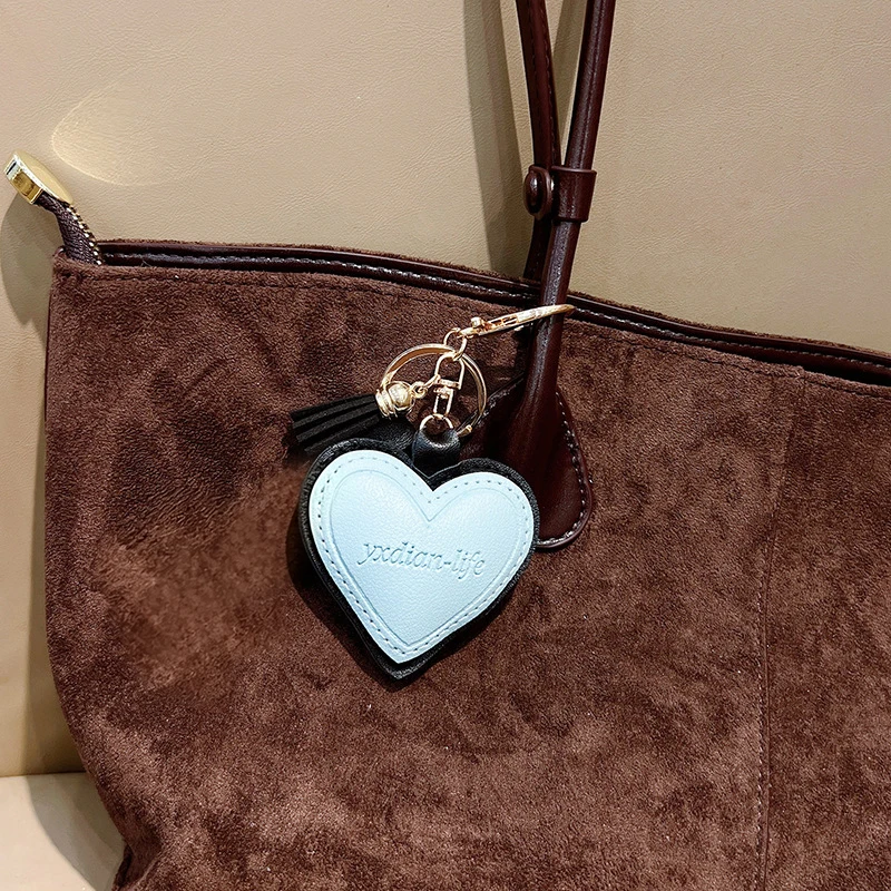 Pink Heart shaped Leather Car Keychain Personalized Men's and Women's Bag Pendant Pendant Face Exquisite Keychain