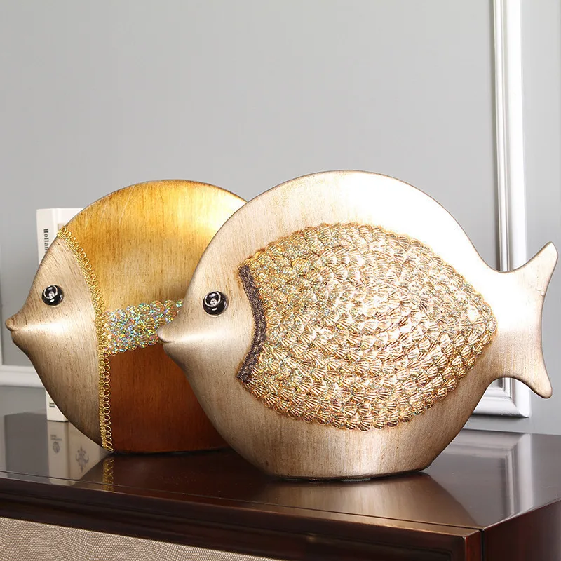 Ceramic Luxury Figurine  European Retro Fish Sculpture  Creative Home Décor Accent Entrance Table Decoration for Living Room