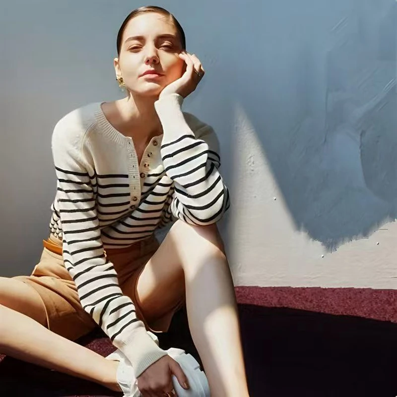 

Spring And Autumn 100% Cotton Blouse With Round Neck Striped Sweater Buttons And Long Sleeve Sweater