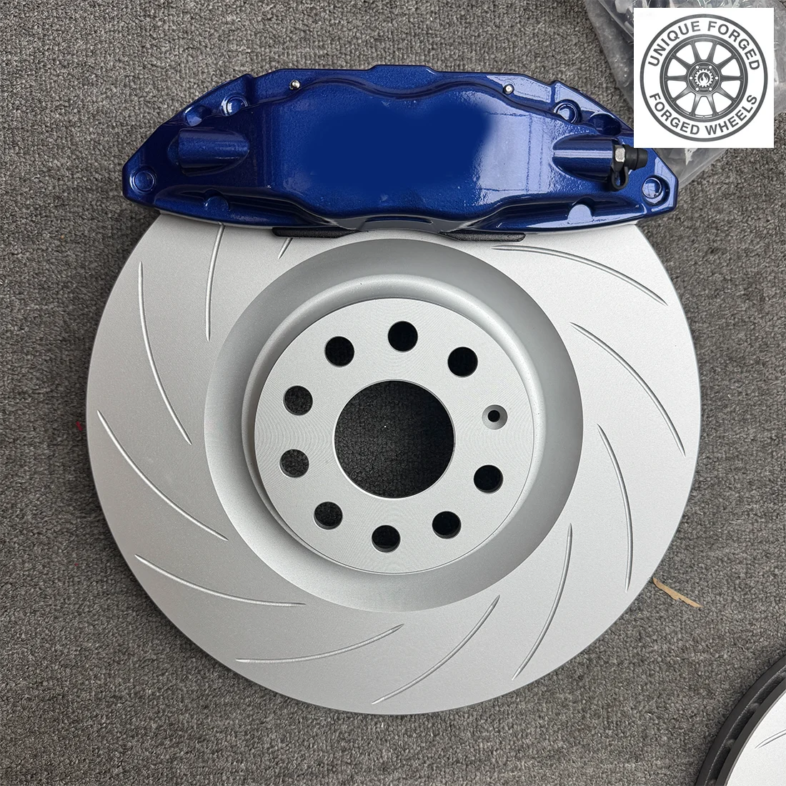 

Новый комплект электронных плавающих дисковых тормозов 26 Style 2025 с 6 поршнями 380 мм и 4 поршнями 355 мм для RS 4 5 6