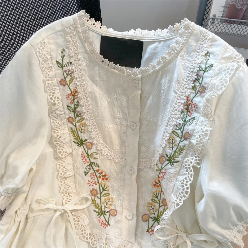 Chemisiers français élégants pour femmes, broderie en dentelle, conception de ficelle, chemises à manches bouffantes, chic, décontracté, tout match, vêtements d'été