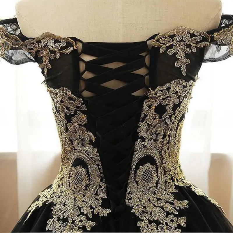 Maßgeschneiderte schwarze Quinceanera-Kleider aus der Schulter, goldene Applikationen, Vestidos De Gala Largos, Abendkleid, Maskerade-Ballkleider