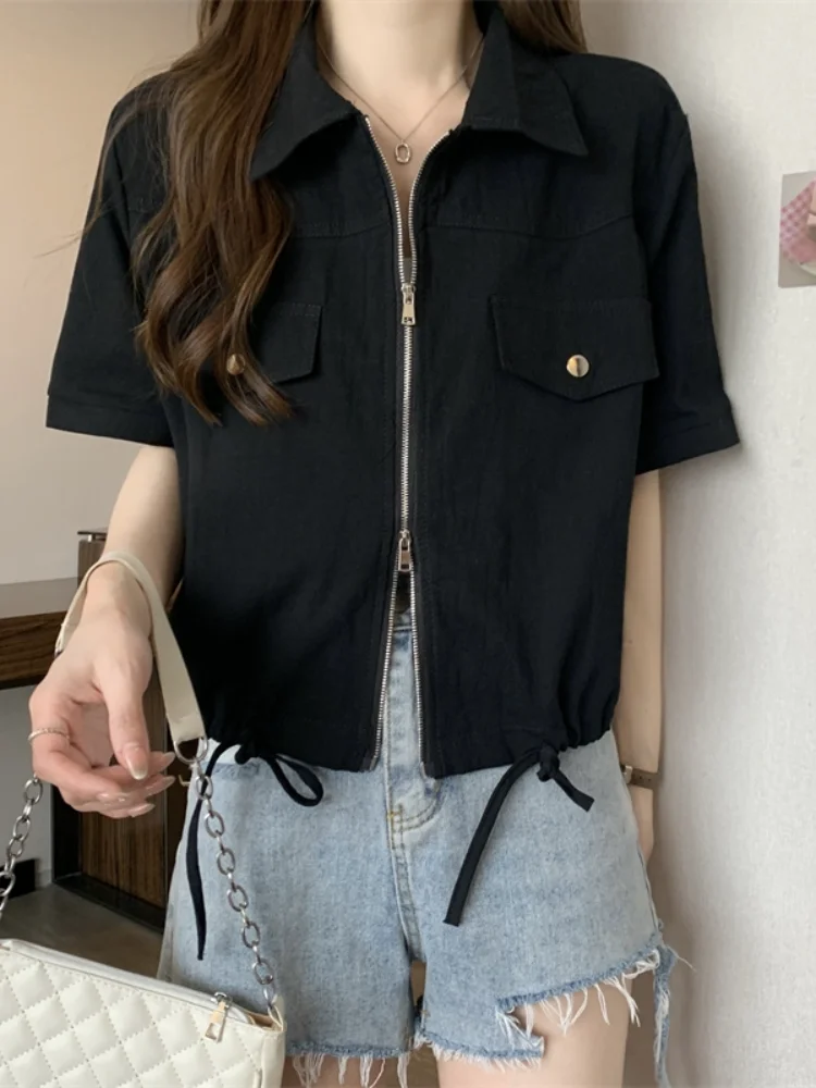 Kurzes Arbeitsoberteil mit vorderer Schulterpartie für Damen im Sommer. Neues, großes, leicht schlankes Poloshirt mit Doppelreißverschluss