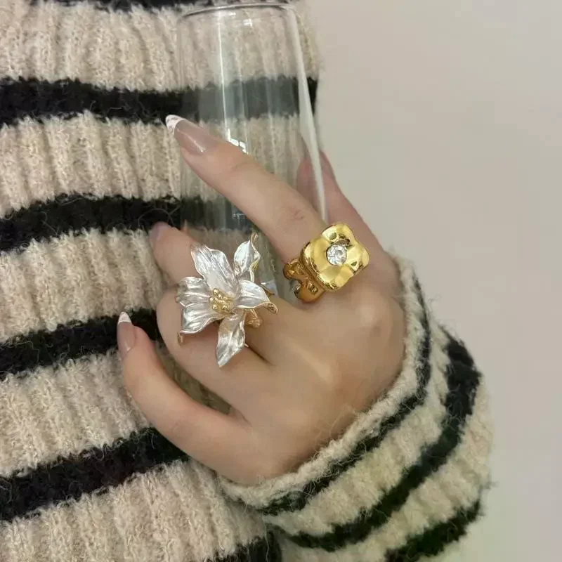 Gold And White Contrast Glaze Tulip Flower Ring INS High-end Square Women Finger Ring Jewelry Gifts