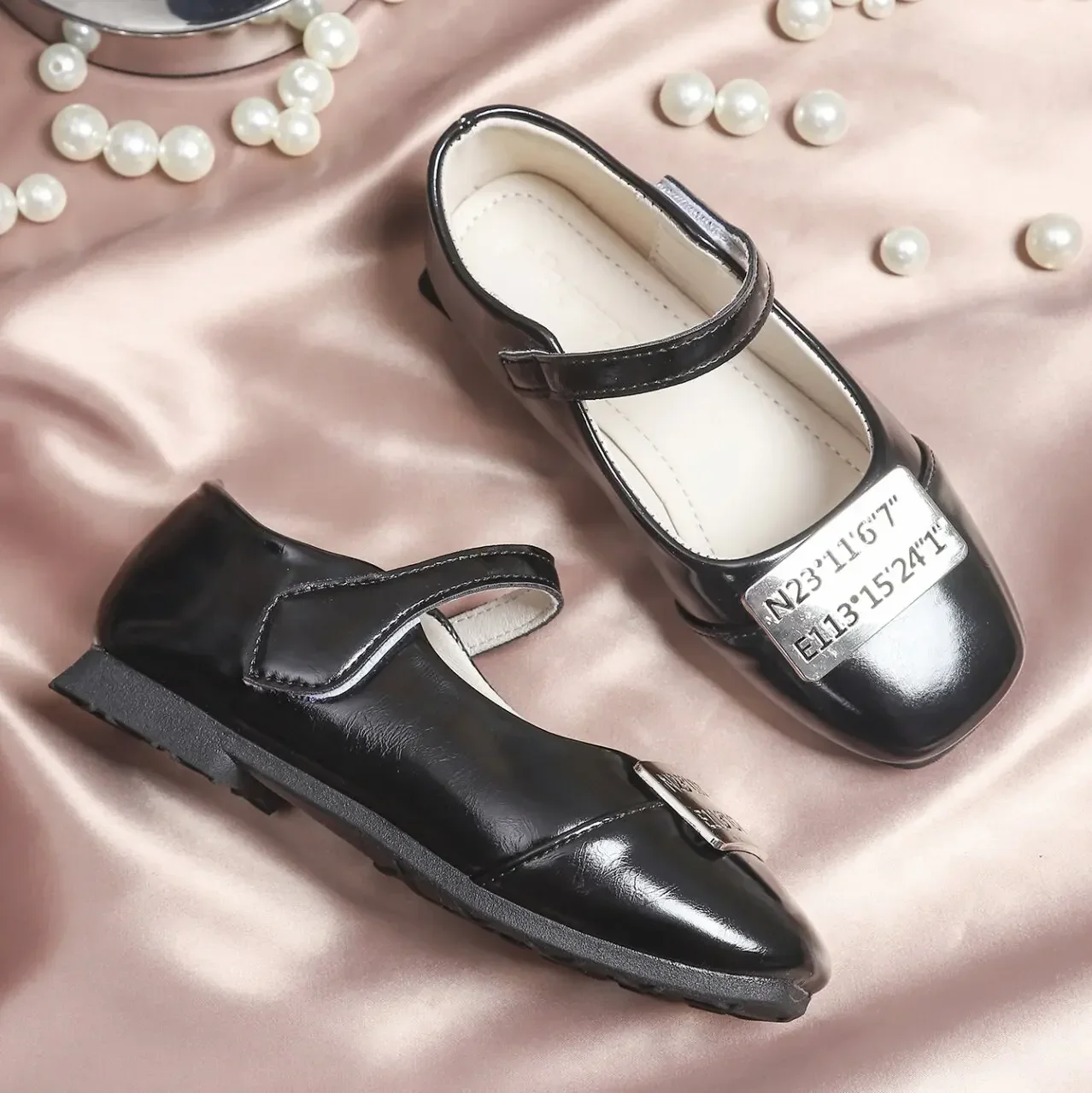

2025 Spring Autumn Kids Princess Shoes Soft Sole Classic Girls Leather Shoes Hook&loop Metal Decoration Children Flats Non-slip