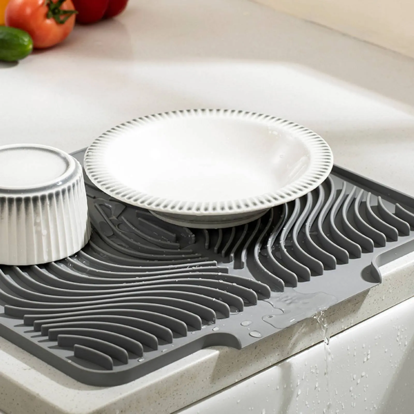 

Sloped Draining Tray Heat Resistant Silicone Dish Drying Mat Kitchen Counter Drain Board Versatile Grooved Dish Mat Foldable
