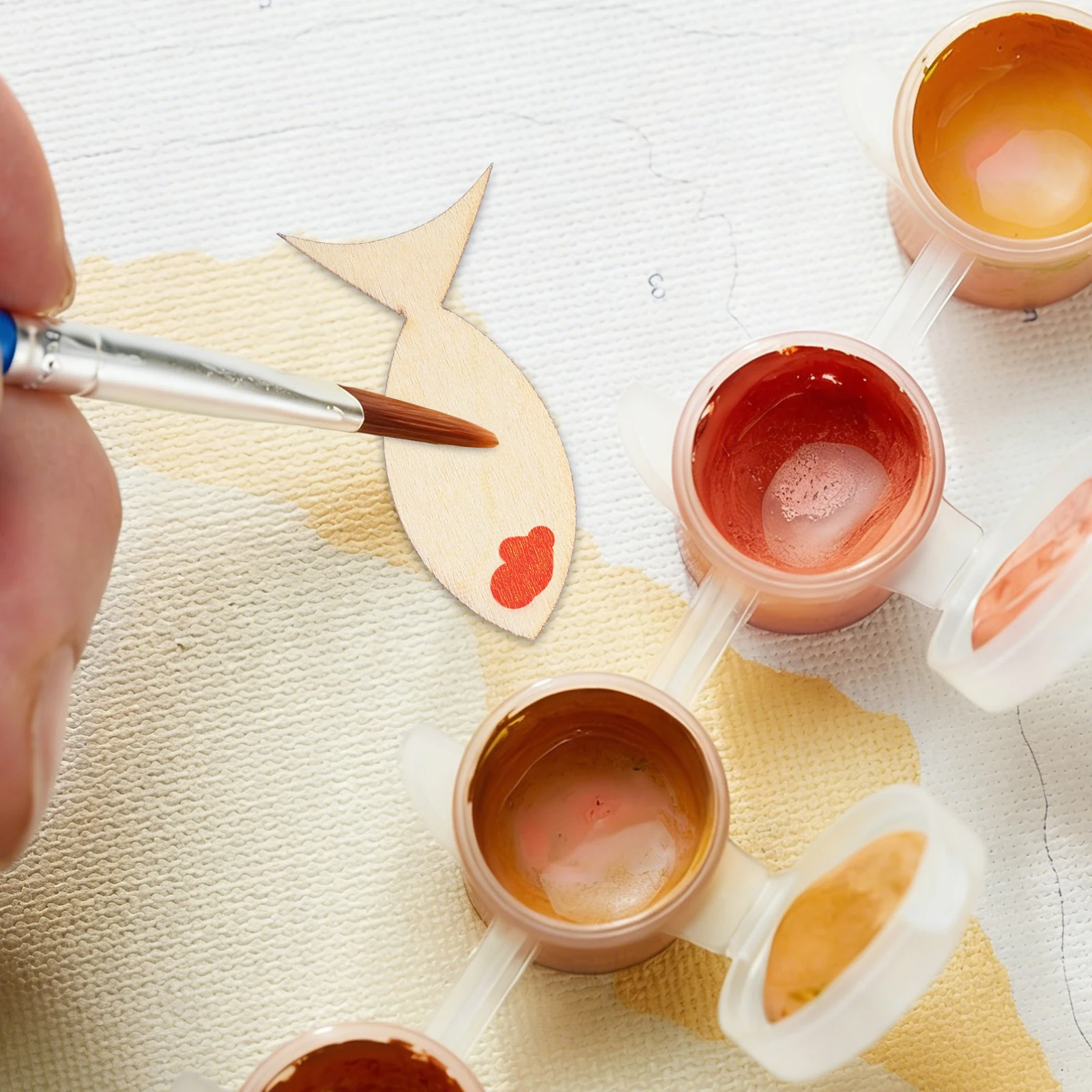 

200Pcs Blank Fish Shaped Wood Chips DIY Wooden Cutouts for Crafts Unfinished Wooden Slices Creative Home Decor Projects