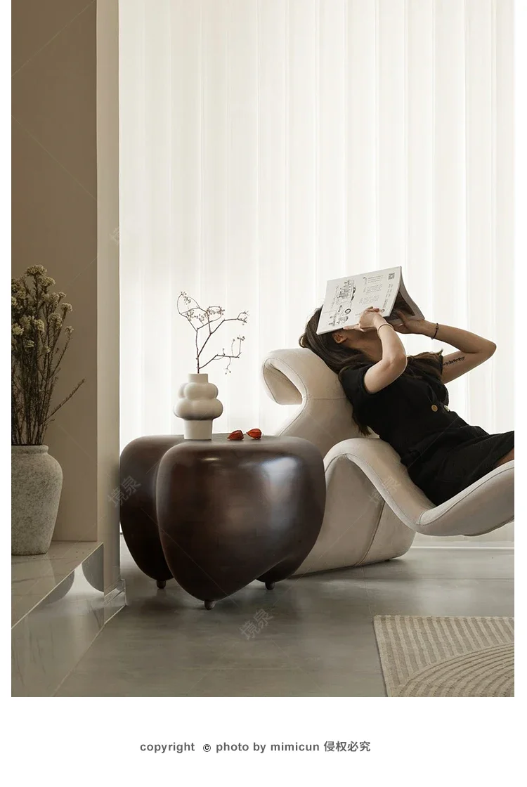 

Solid wood heart-shaped coffee table Nordic minimalist creative tea table B & B wabi sabi black living room small table
