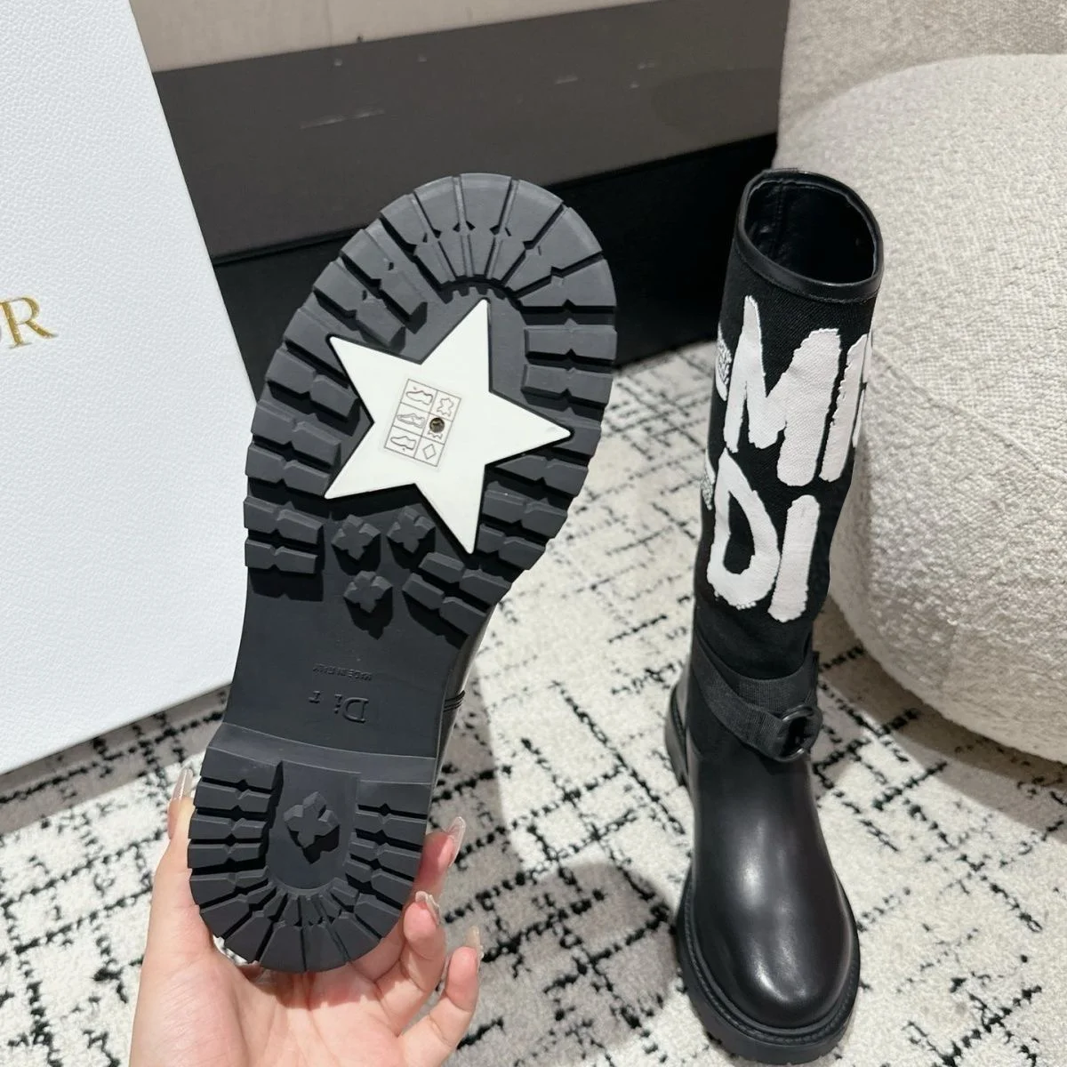 Stivali al ginocchio patchwork ricamati per donna 2025 Nuovo stile Stivali da cavaliere alti con punta tonda, tacco spesso e dimagranti