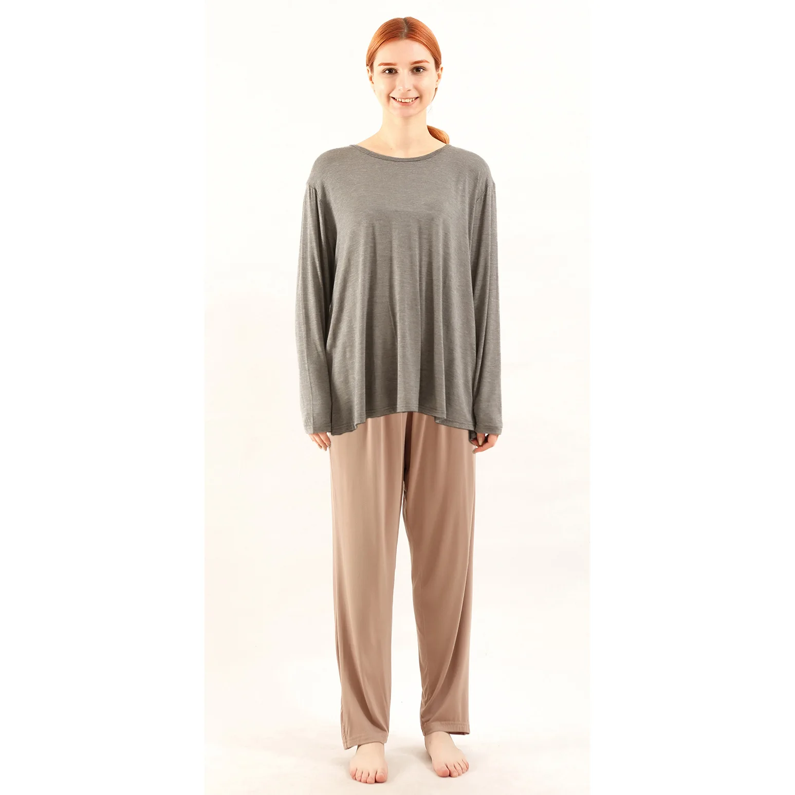 @dark gray top + skin color pants