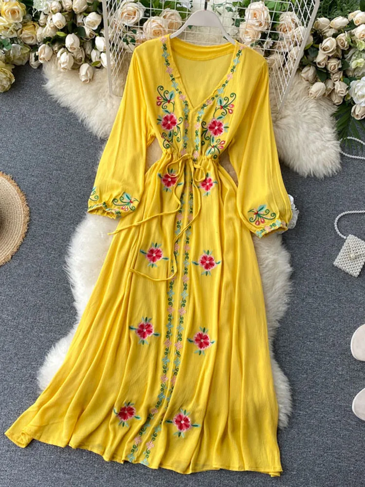 Women's Dress Travel Photography Holiday Long Dress New Retro Ethnic Style Embroidered V-neck Lantern Sleeve Dress ML