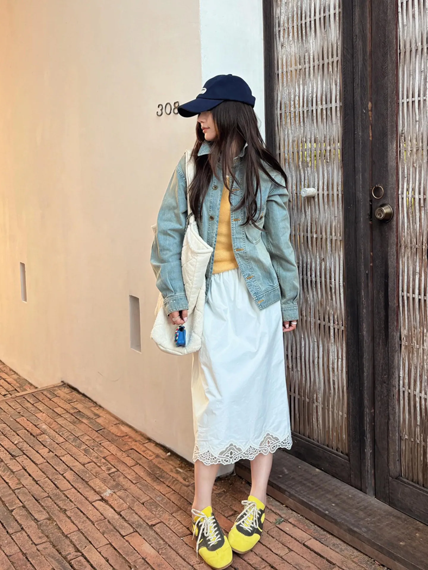 

Retro Style Water Washed Denim Jacket Casual Turn-down Collar Women's Outerwear Cotton 100% Long Sleeve Button Closure