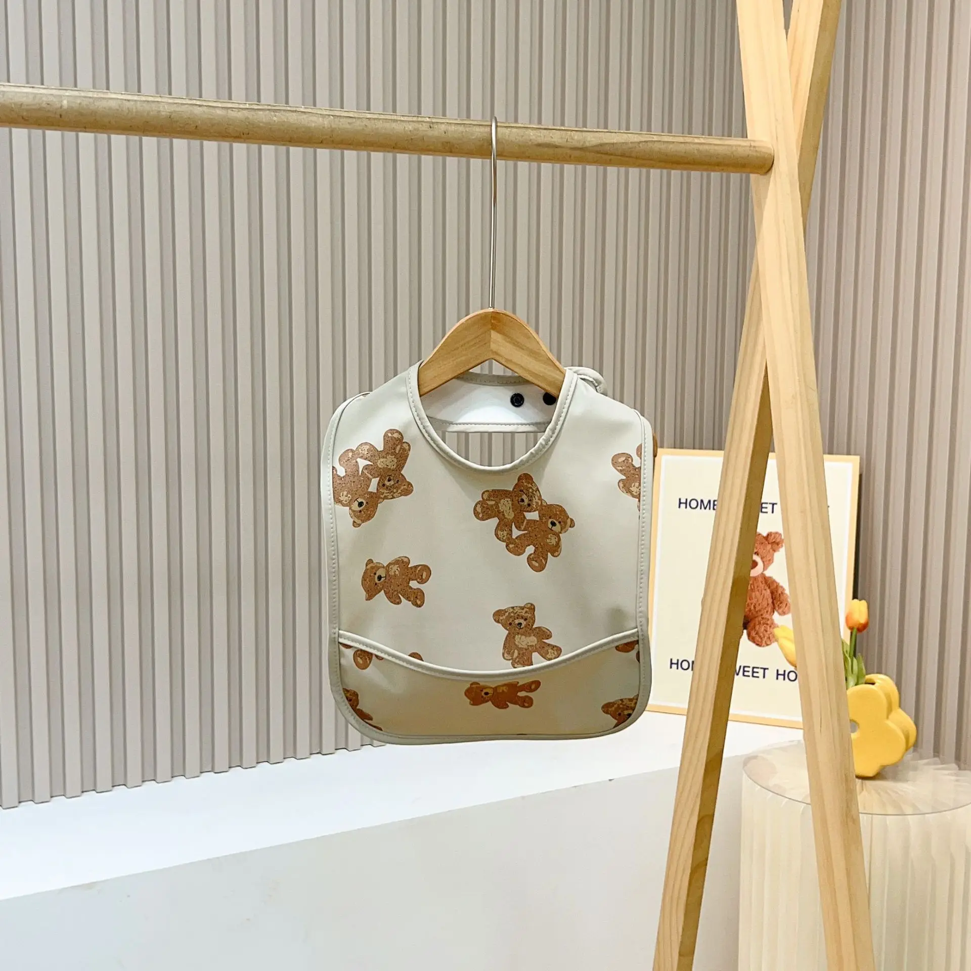 Babero impermeable para bebé, paños para eructar, Babero con patrón de dibujos animados, babero de Saliva de PU, accesorios de alimentación para
