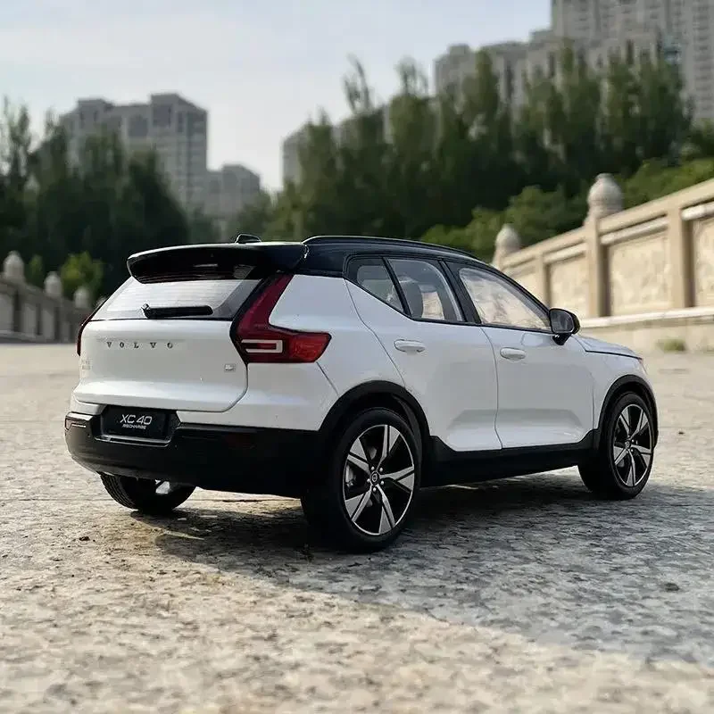 1:18 2022 VOLVO XC40 Electric Car SUV Simulation Diecast Car Metal Alloy Model Car For Boys Gifts Original Box Collection P53