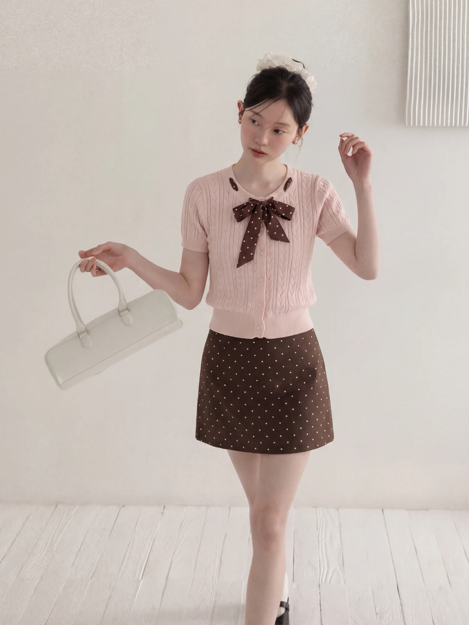 

Pink Polka Dot Knitted Top with Bow Tie Short Sleeve round Neck Spring 2026 Slim Fit Casual Style Soft Fabric Knot