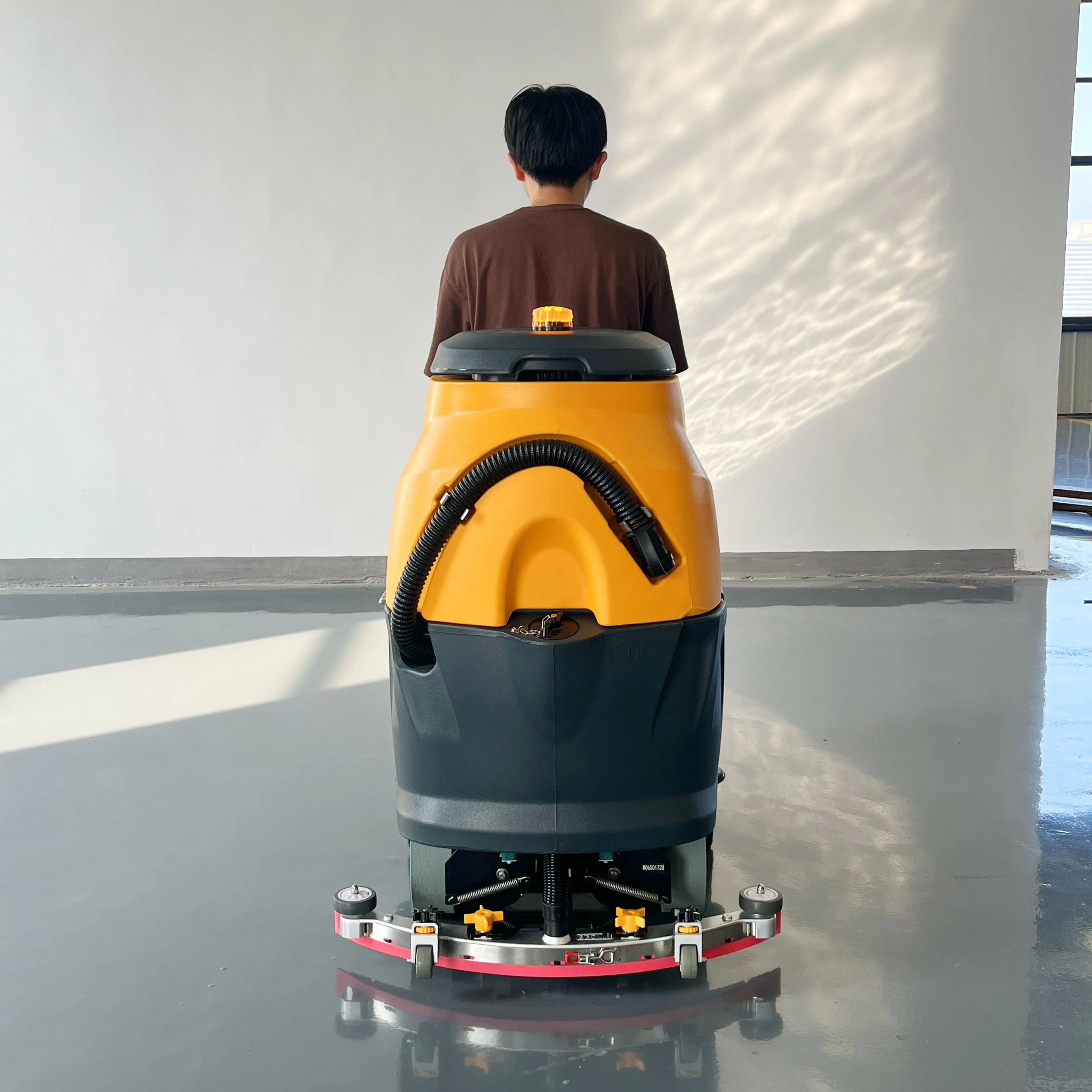 M65 Commercial Industrial Floor Scrubber Driving Floor Cleaning Equipment With Ce - view 5