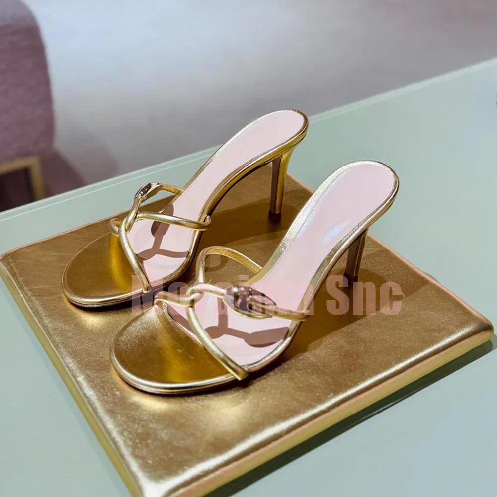 

Тапочки с узкими лентами и металлическим декором, круглые шлепанцы с открытым носком на высоком каблуке-шпильке, сексуальные модные женские летние шлепанцы, новинка 2023 года