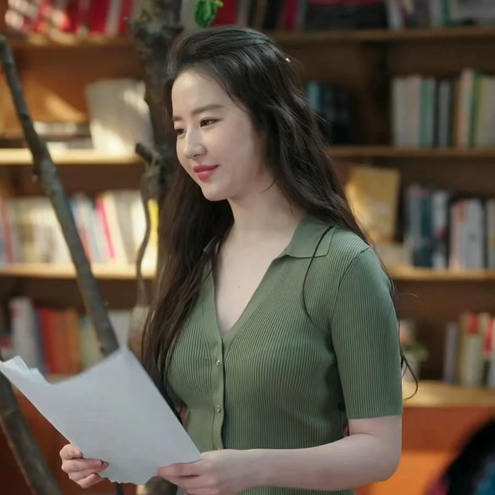 

een V-Ne Knitted Sweater Women's ort Sve Slim Fit Top Sli Commute Sle Korean Version Button Design Pure Color