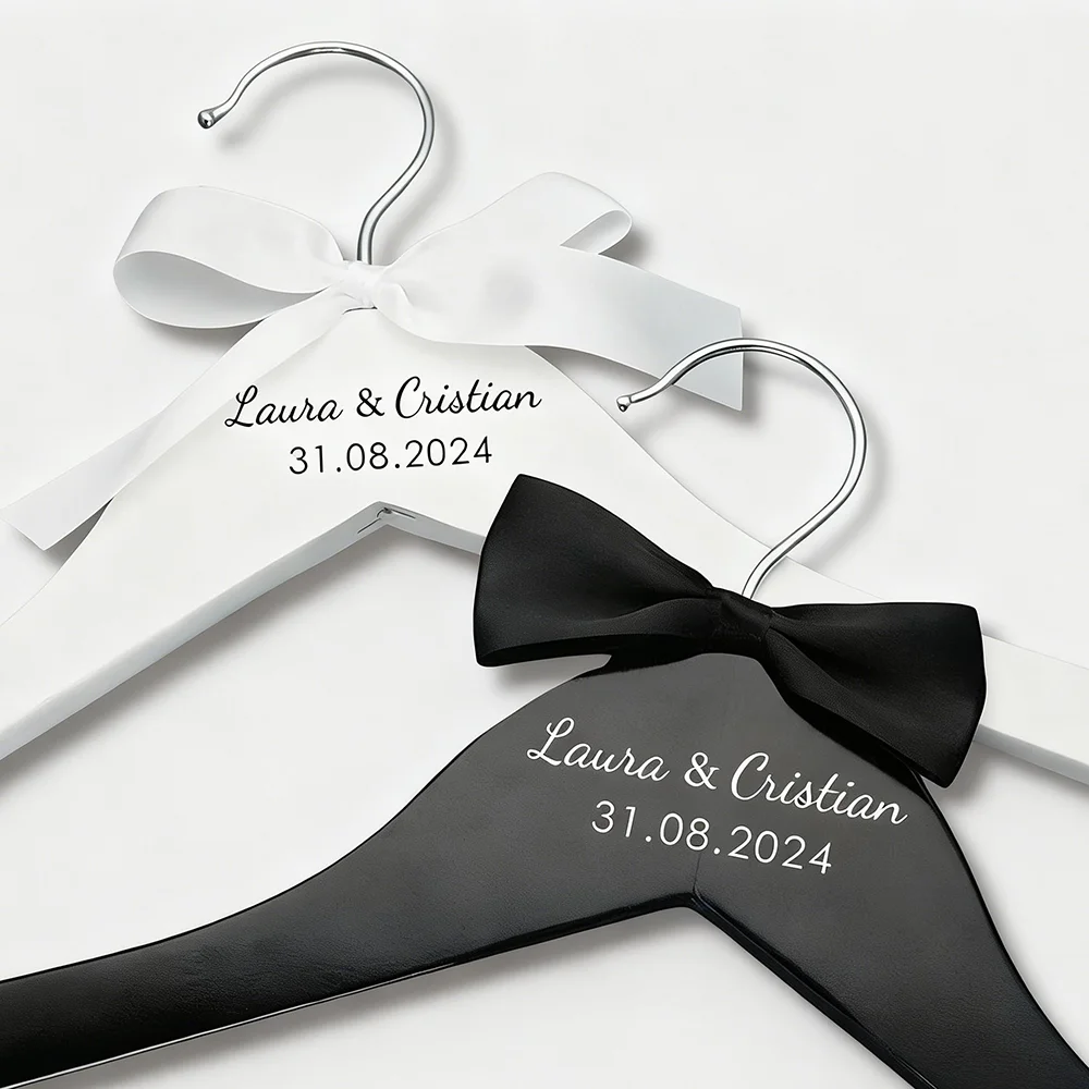 Personalisierte Hochzeits-Kleiderbügel Braut-Kleiderbügel mit Individuellem Namen und Datum Hochzeitskleid-Bügel Braut-und-Bräutigam-Kleiderbügel Brautparty-Geschenk