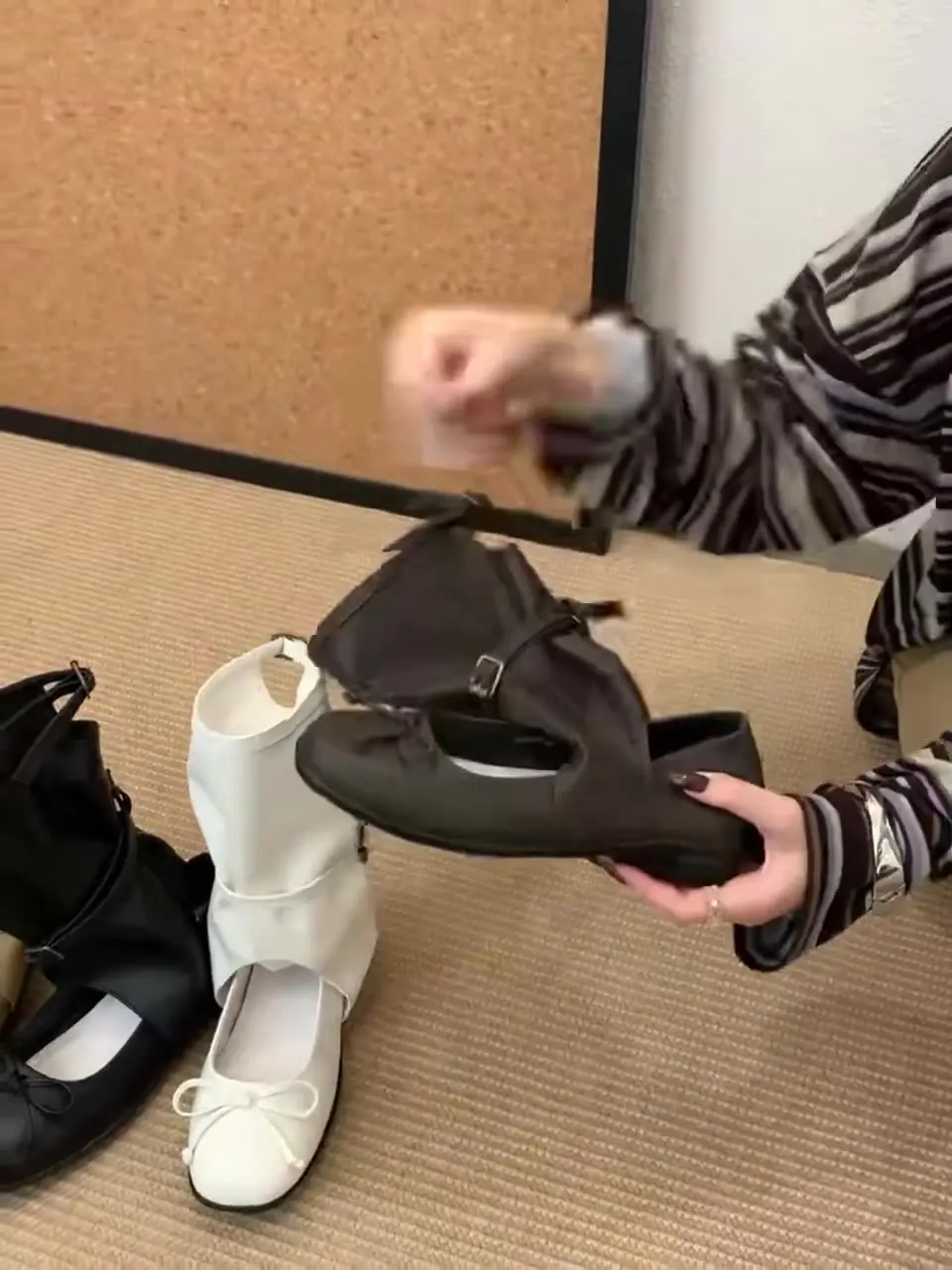 

Туфли с бантом, сандалии, женские ботинки, женские бежевые туфли на каблуке с ремешками, круглый носок, черный, 2022, бархат, низкая резинка для девочек, римская хлопковая ткань