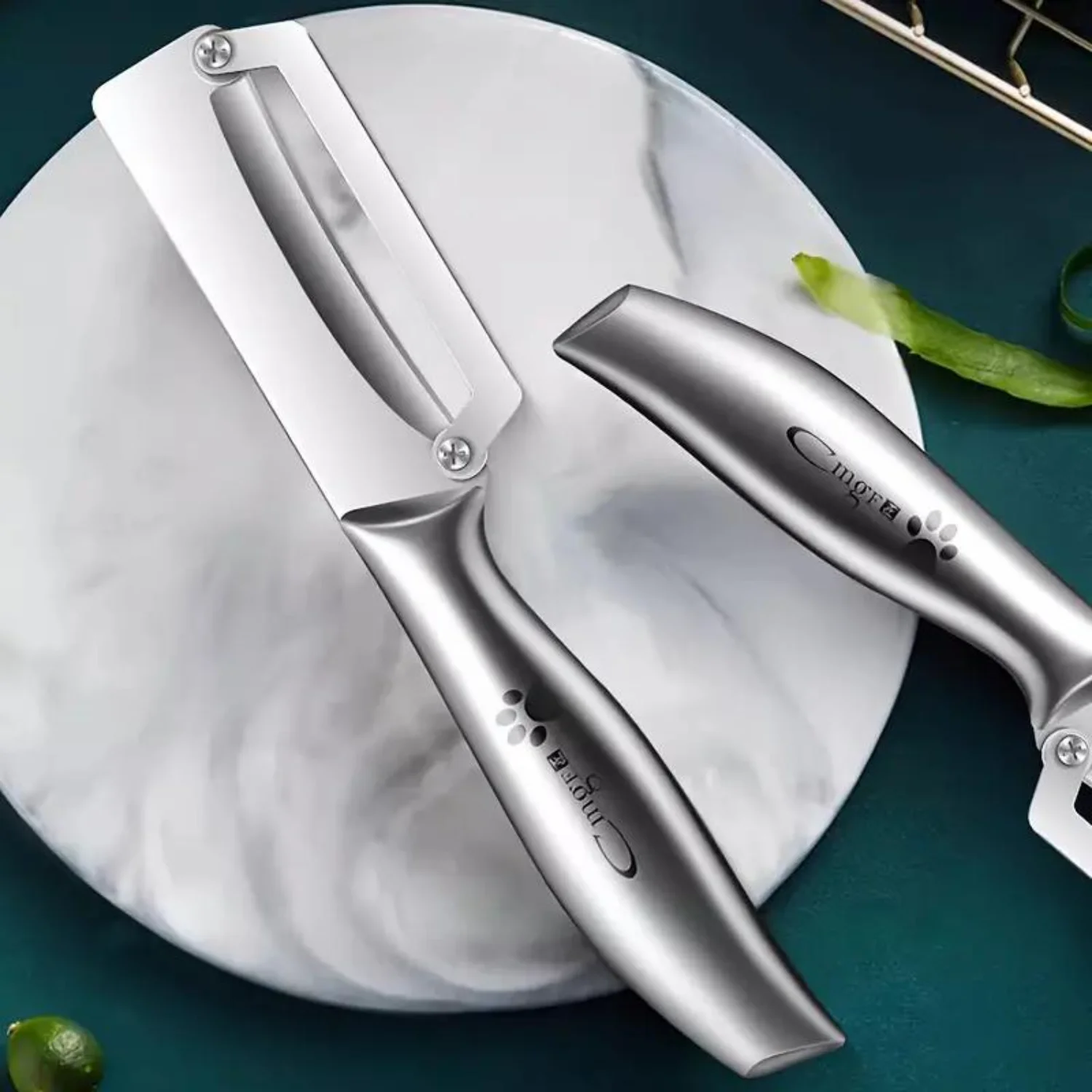 مقشرات الفواكه والخضروات المصنوعة من الفولاذ المقاوم للصدأ مع شفرات حادة - أداة تقشير للبطاطس والقرع والتفاح وما إلى ذلك. DS9195