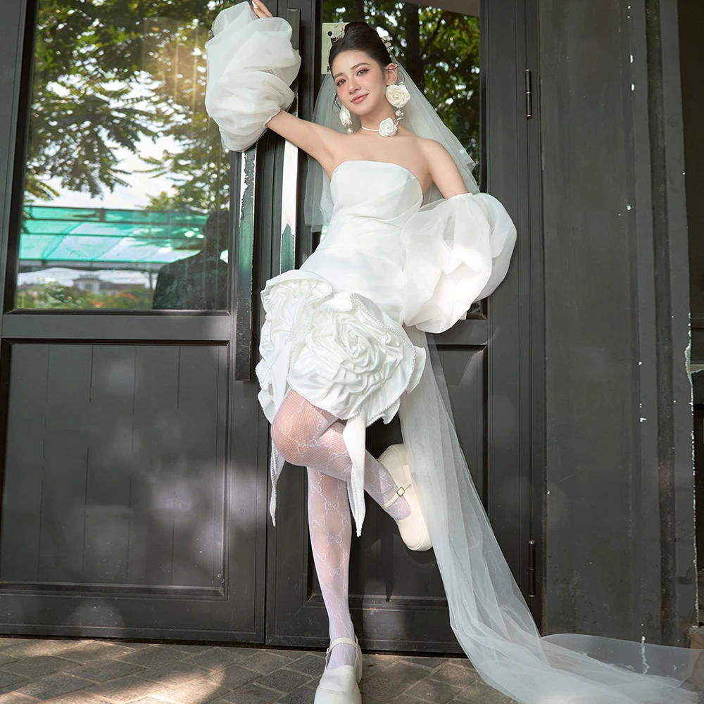 Abito da sposa corto in raso semplice con maniche staccabili guaina al ginocchio senza spalline abito da sposa con servizio fotografico Chic TSWD445