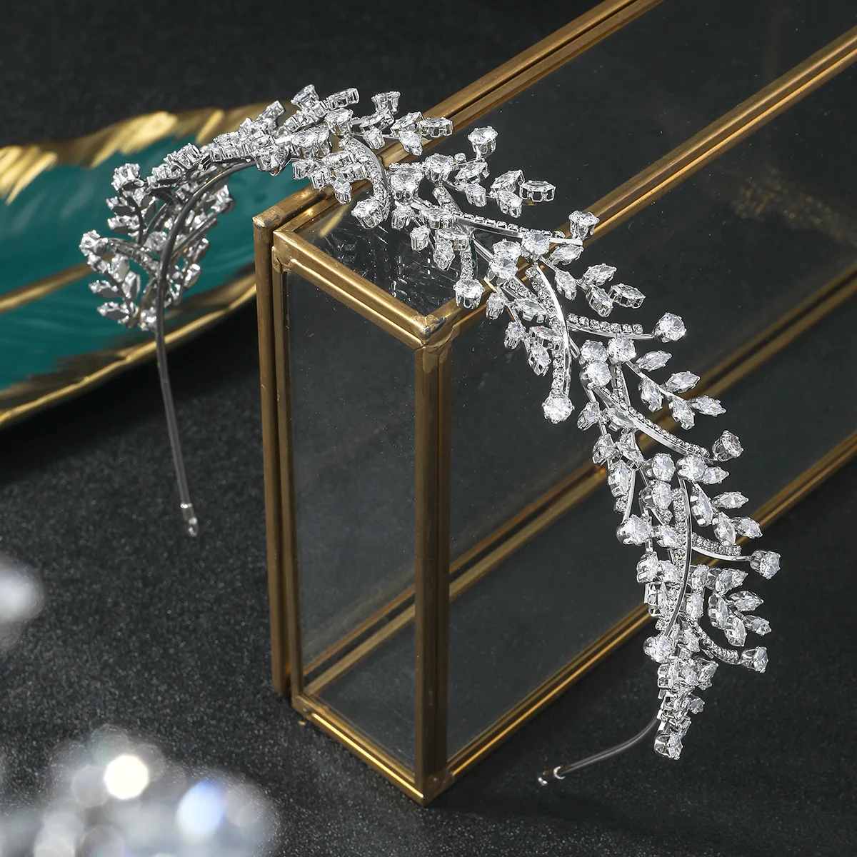 YCDZSWWL Handmade Elegant Leaf-shaped Hairband with Cubic Zirconia for Brides Women Headpieces Wedding Hair Accessories