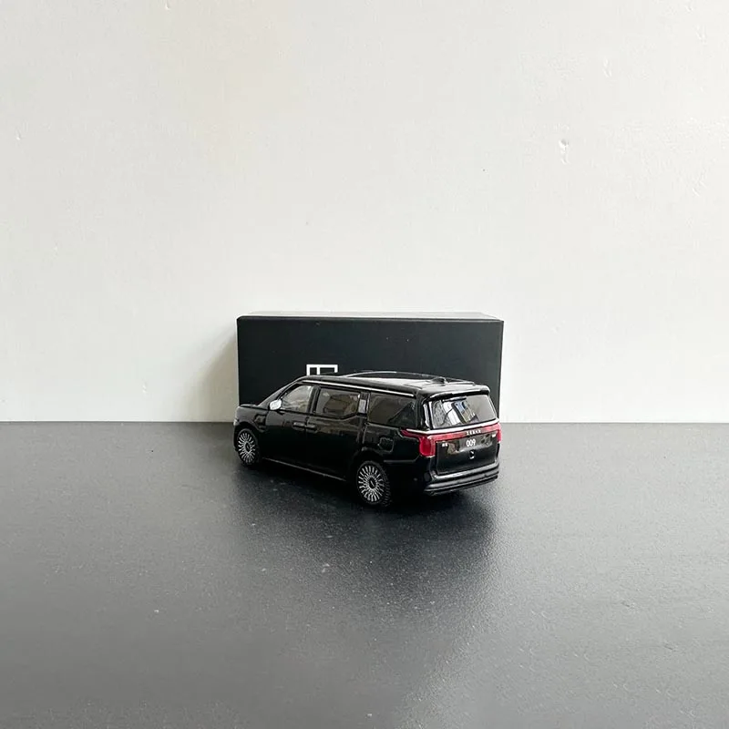 1:64 Scale ZEEKR 009 Alloy Car Model Collection Ornaments