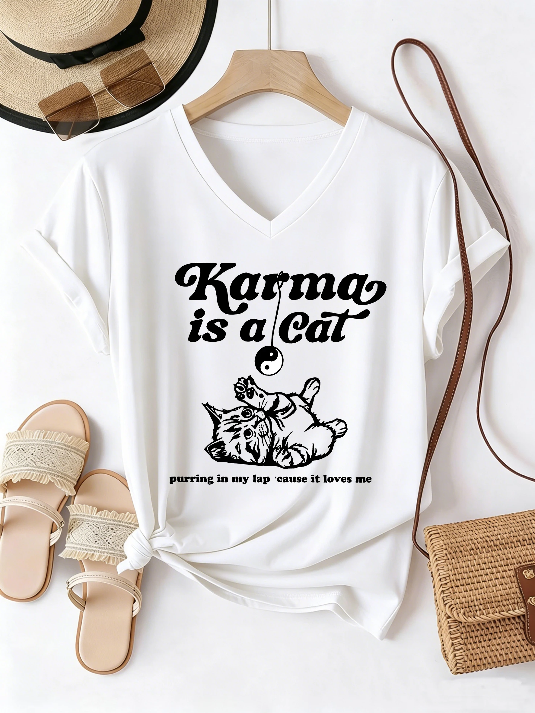 Lustiges „Karma Is A Cat“-T-Shirt mit V-Ausschnitt, lässige Mode, mit Katzenmotiv bedruckte T-Shirts für Damen, kurzärmeliges T-Shirt mit V-Ausschnitt, Sommer, Frühling