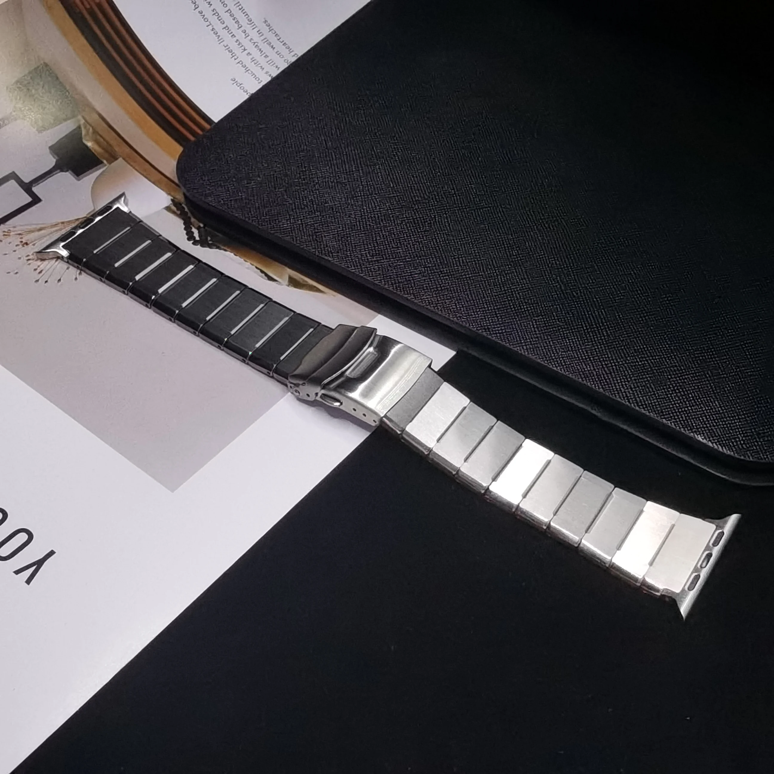 Luxury Titanium Band For Apple Watch Ultra 2 49mm 44mm 45mm 41mm 40MM Metal Men Strap For iWatch Series 9 8 7 6 SE 5 4 Bracelet