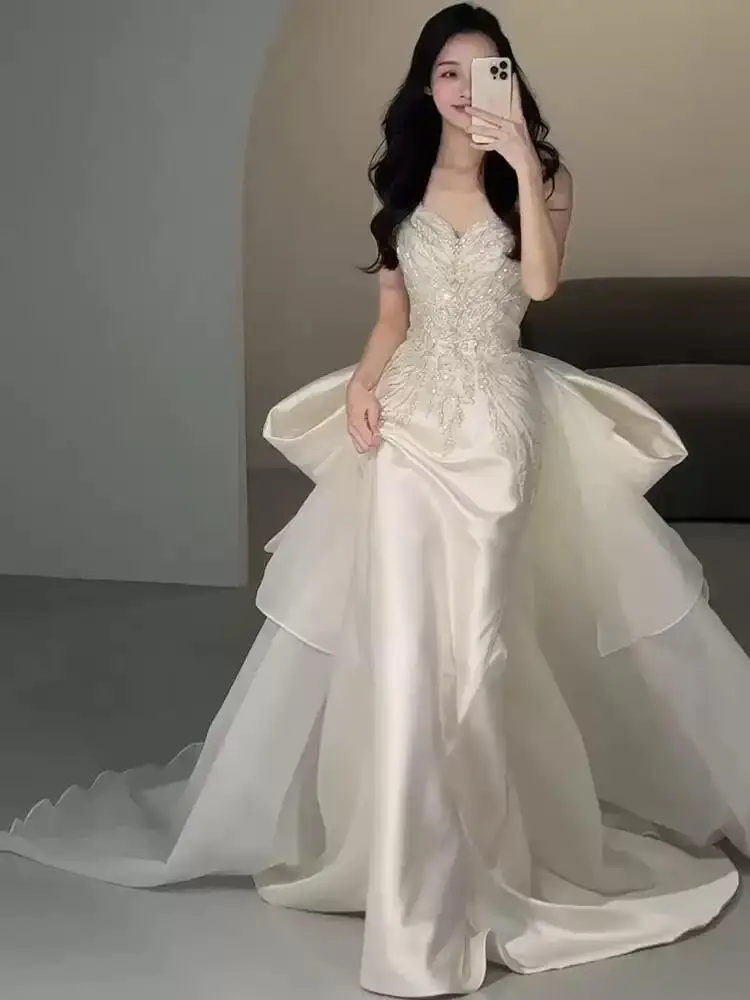 

2025 New Fi Tail Wedding Dr Lightweight Satin Bridesmaid Gown with Strapl Neline Floor Length Ele Faionable