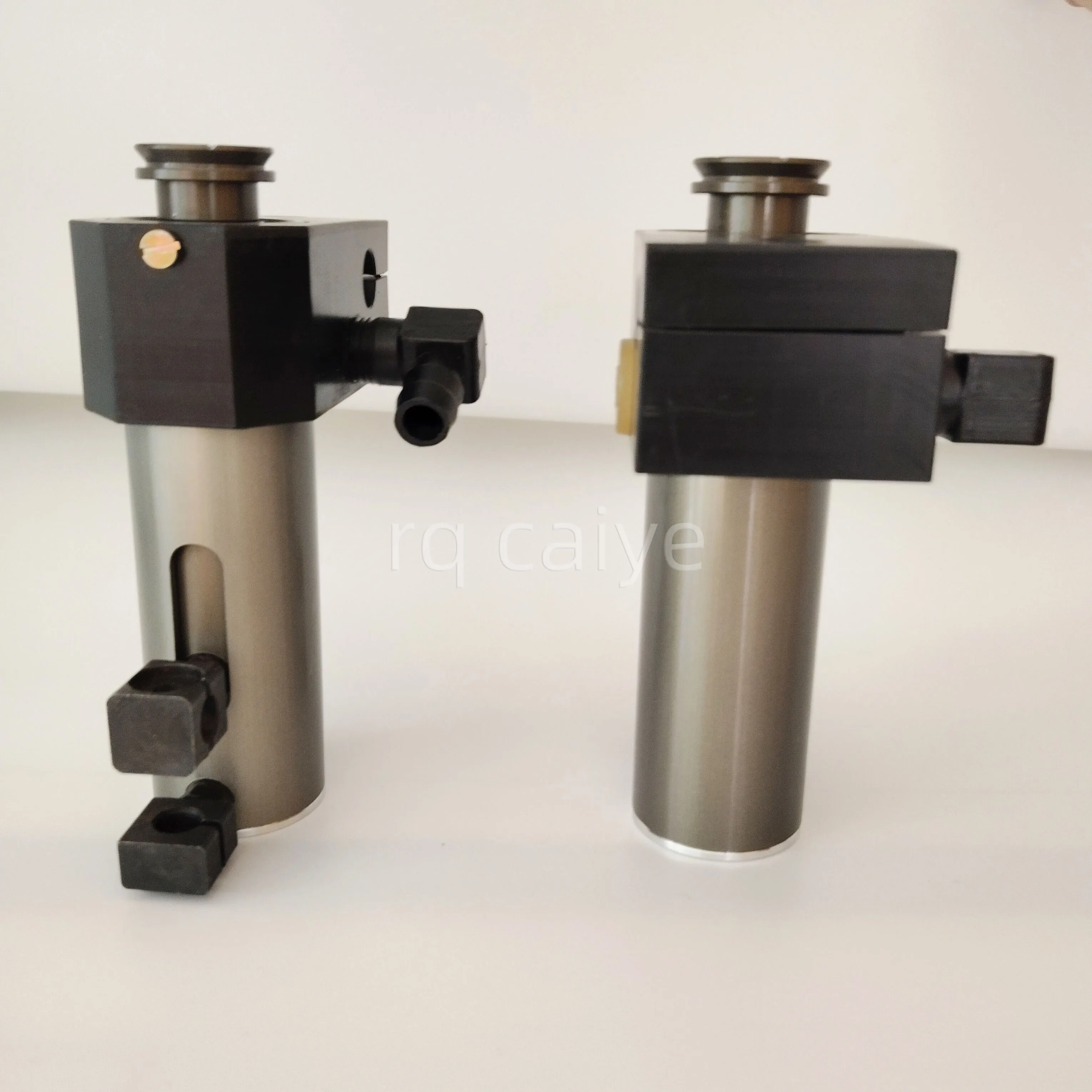 

1 пара присосок для подачи Roland 800 с базой, запасные части для печатной машины Roland, транспортировочная присоска