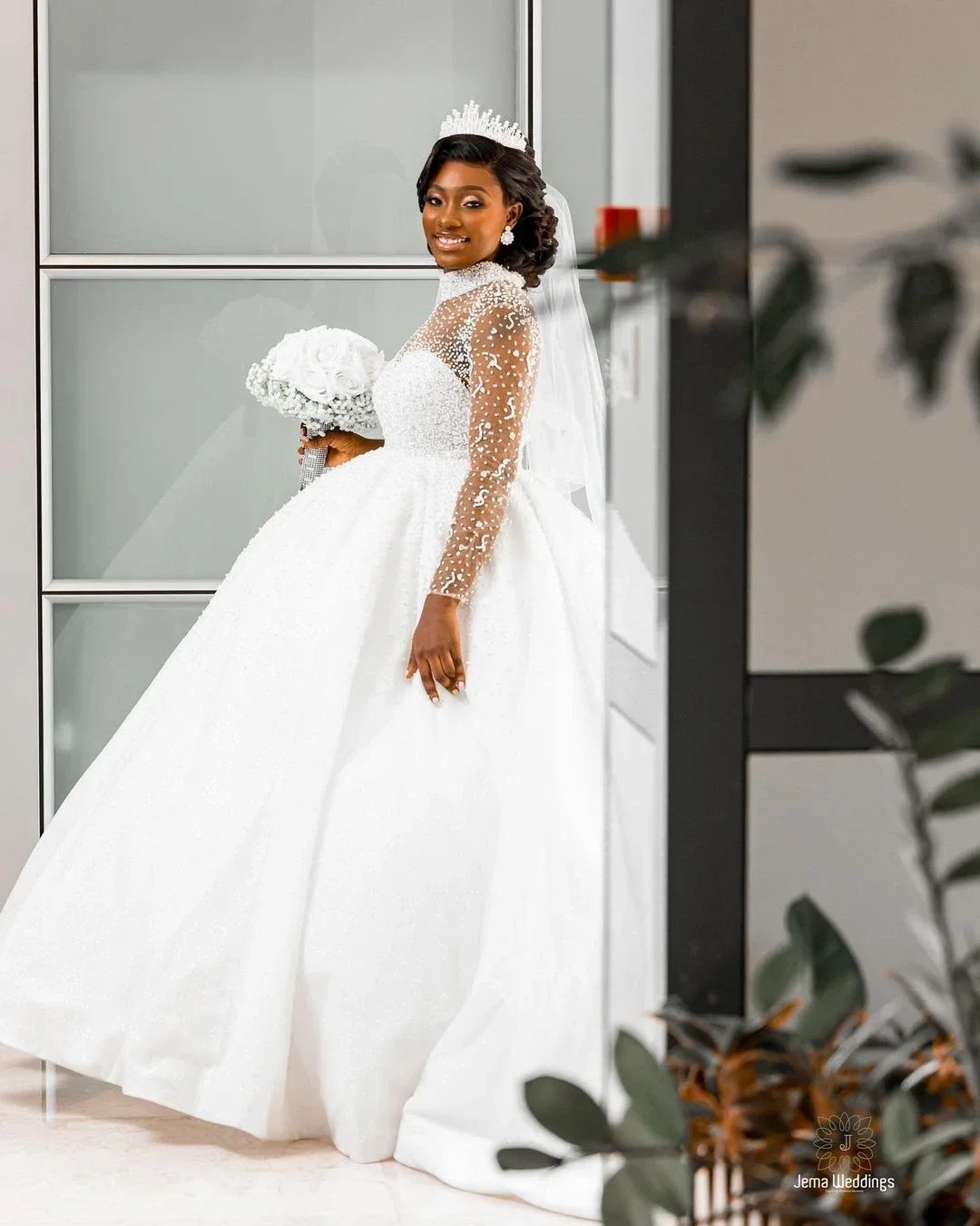 Grânulos personalizados lantejoulas vestidos de casamento africanos robe de mariée trem varredura plus size mangas compridas vestidos de noiva inchados