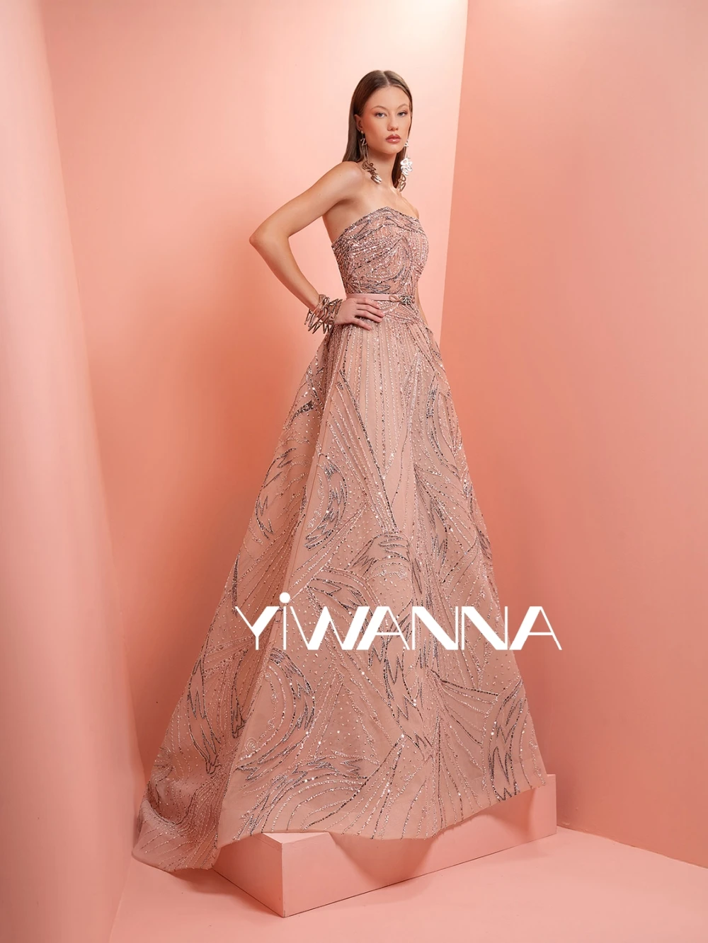 Gorgeous Beaded Lace A-line Long Evening Dress Charming Strapless Wedding Party Gown Customized Sleeveless Backless prom Dresses