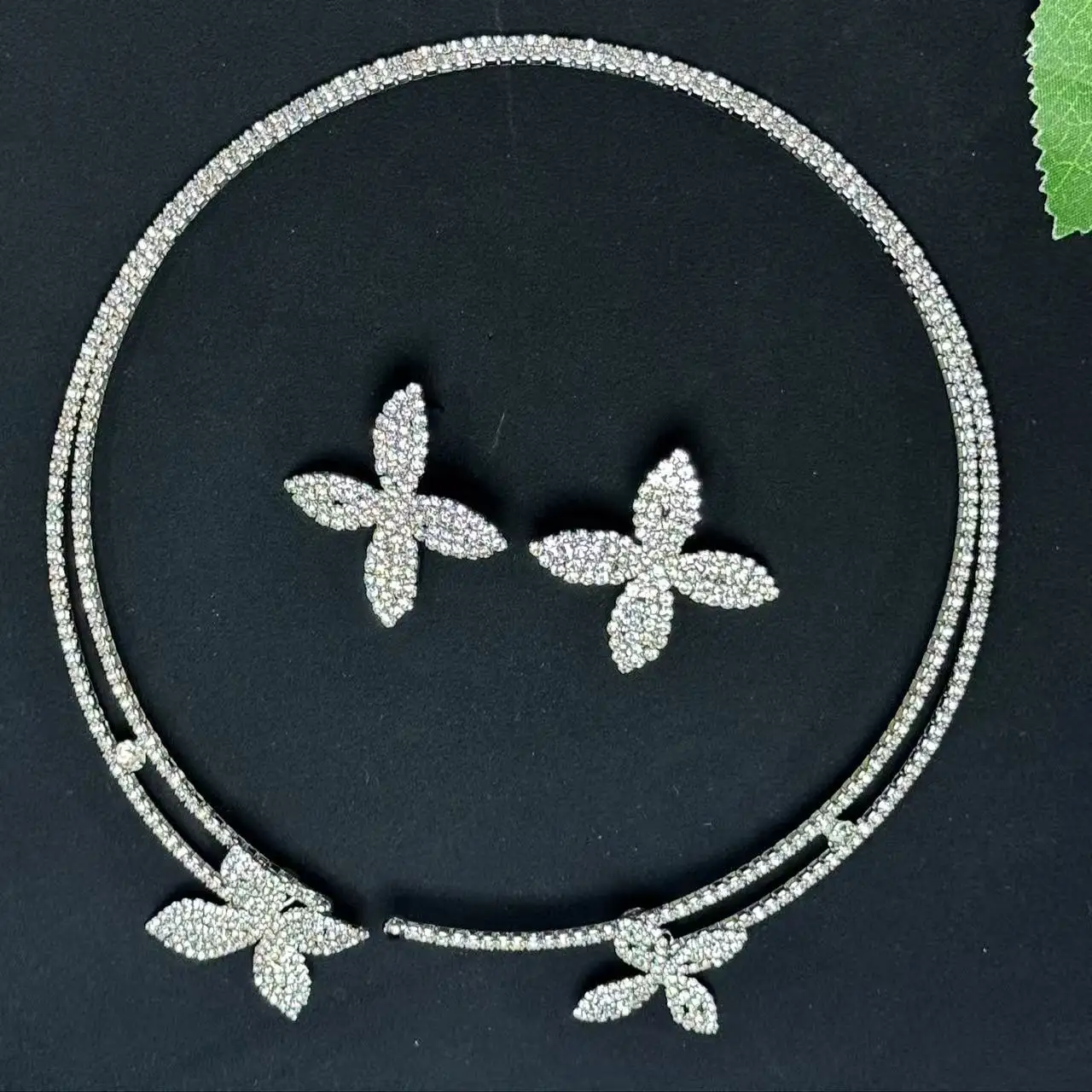 Hot selling fashionable and versatile flower double layered open earrings necklace set with personalized, exquisite and luxuriou