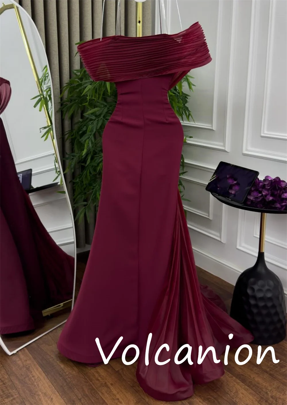 Abiti lunghi personalizzati in jersey stile moderno con paillettes e pieghe a tromba con spalle scoperte Moda per occasioni su misura