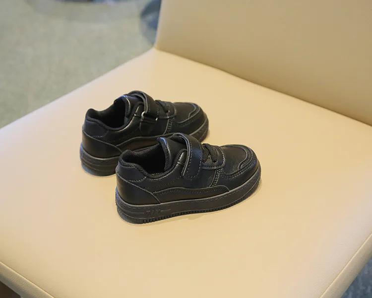 Kinder-Sneaker aus PU-Leder für Frühling und Herbst, leichte, rutschfeste Laufschuhe für Mädchen und Jungen, schlicht, weiche Sohle, bequem – Detail 2