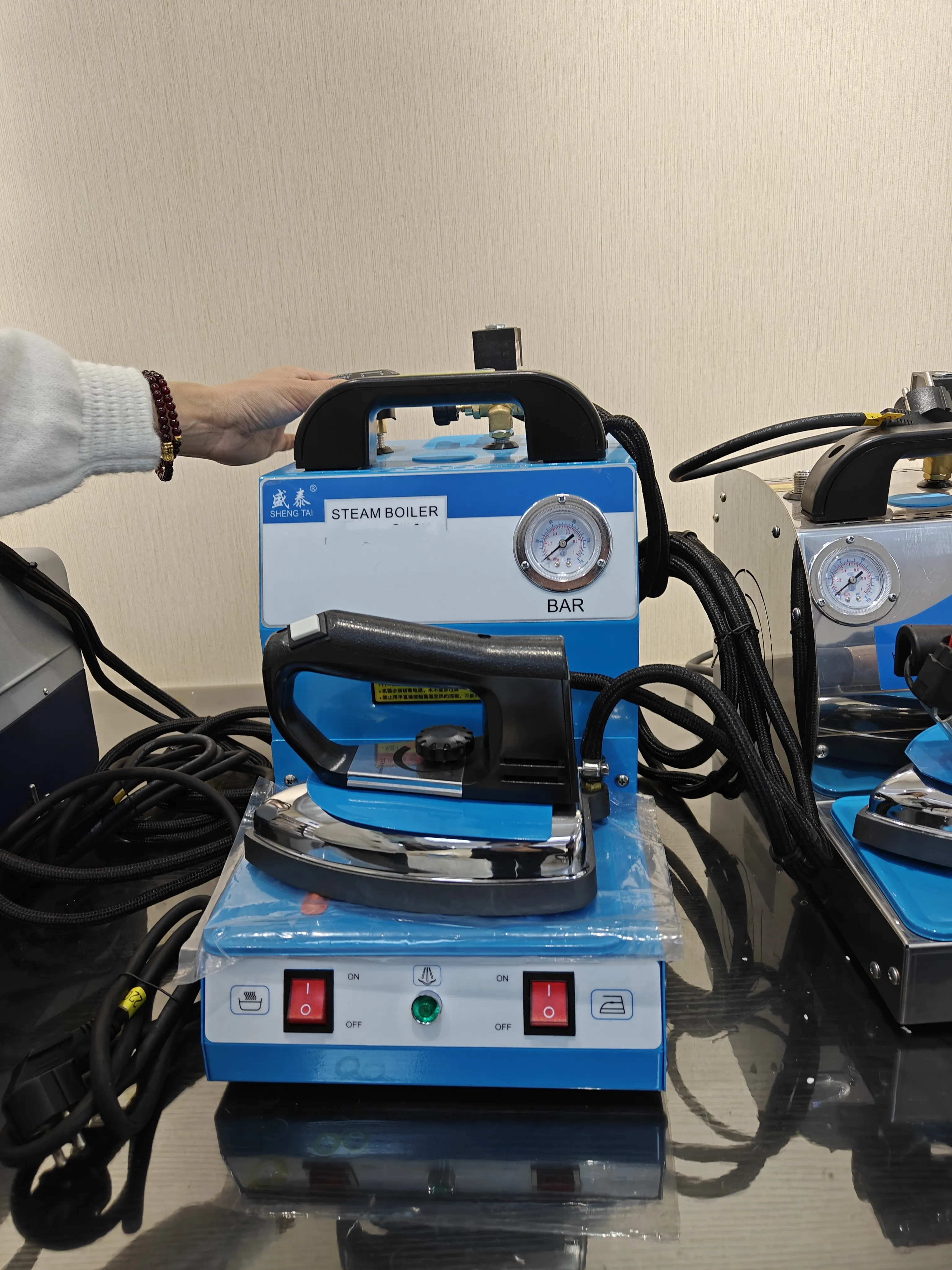 CP-6 High Speed Industrial Portable Vertical Electric 4L Steam Boiler With Steam Iron for Clothes