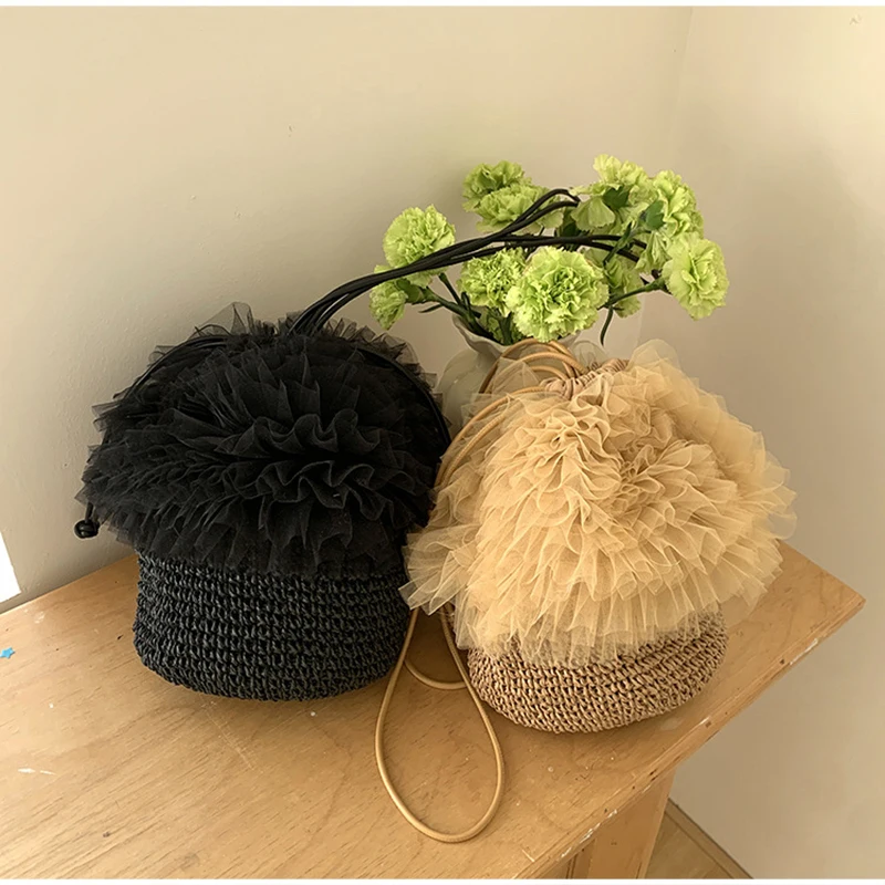 Damen-Straw-Bucket-Bag mit Mesh-Spitzenbesatz, handgefertigte Häkel-Schultertasche im Boho-Stil für den Sommer und Alltag – Detail 4