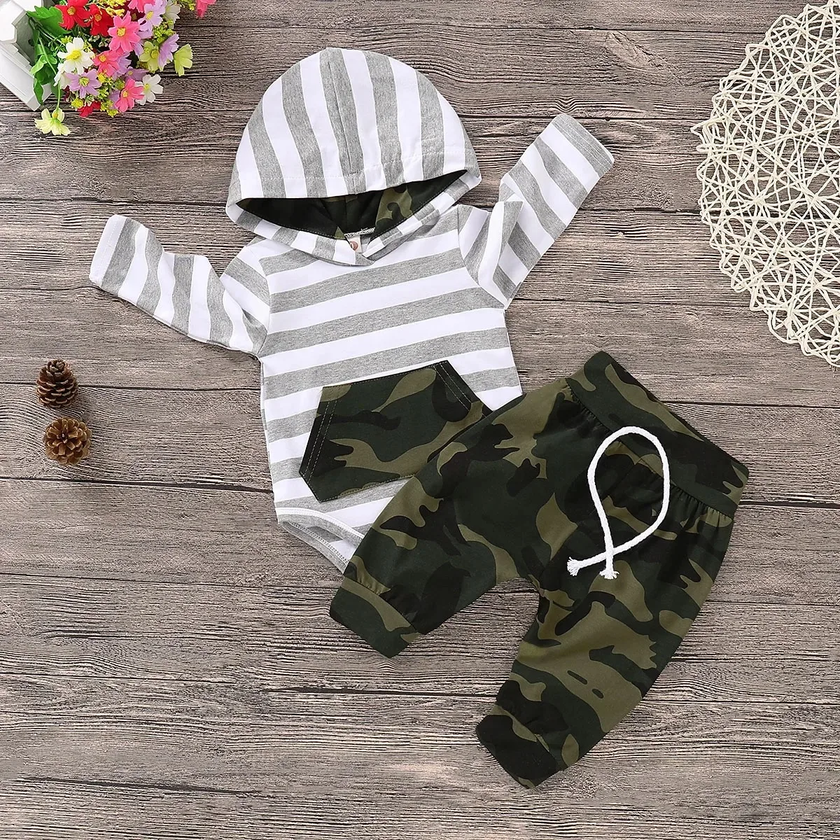 roupas-casuais-para-bebe-menino-com-capuz-camisetas-listradas-calcas-camufladas