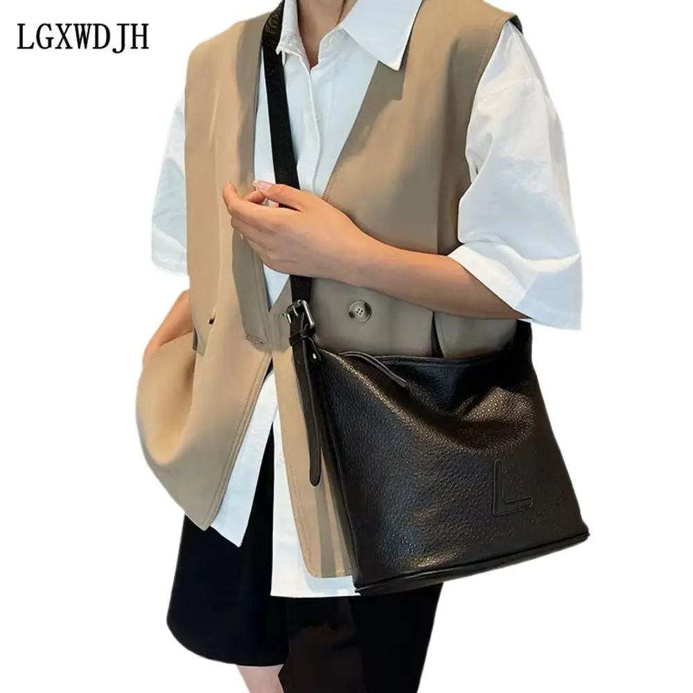 

Casual top layer cowhide new black shoulder bag Europe and the United States large capacity bucket type crossbody bags for women