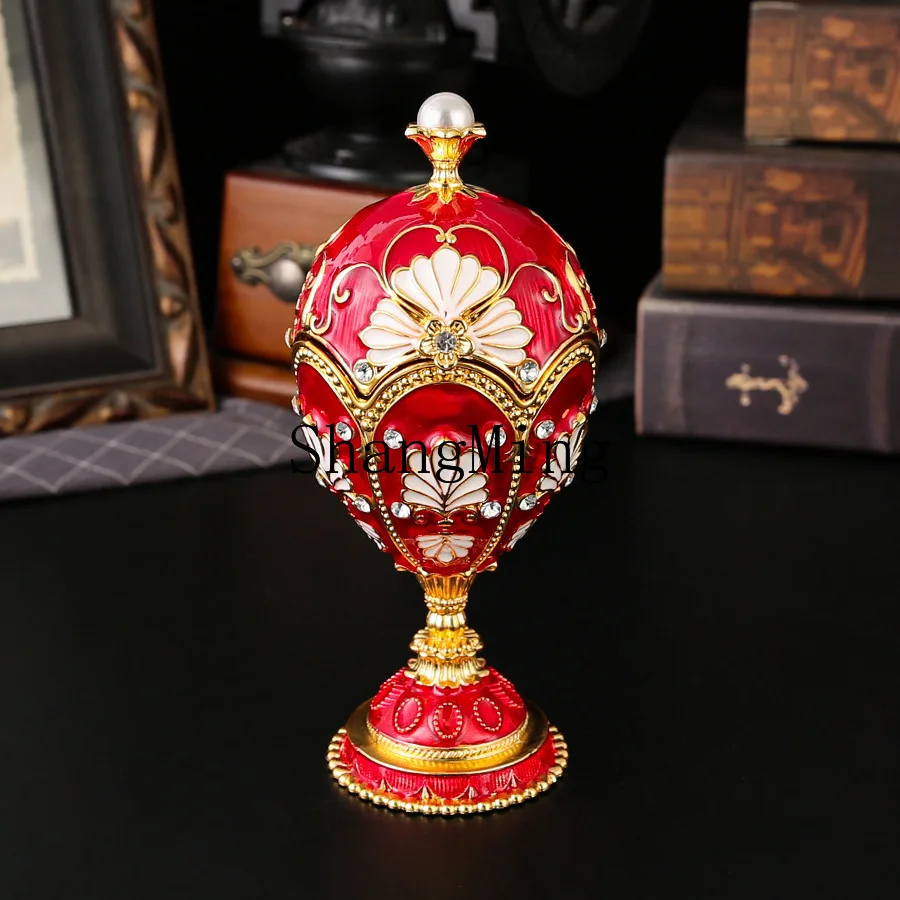 

Декоративная шкатулка для украшений CL Light Luxury в форме яйца с эмалью и металлическим декором в виде морской свинки, на высоких ножках