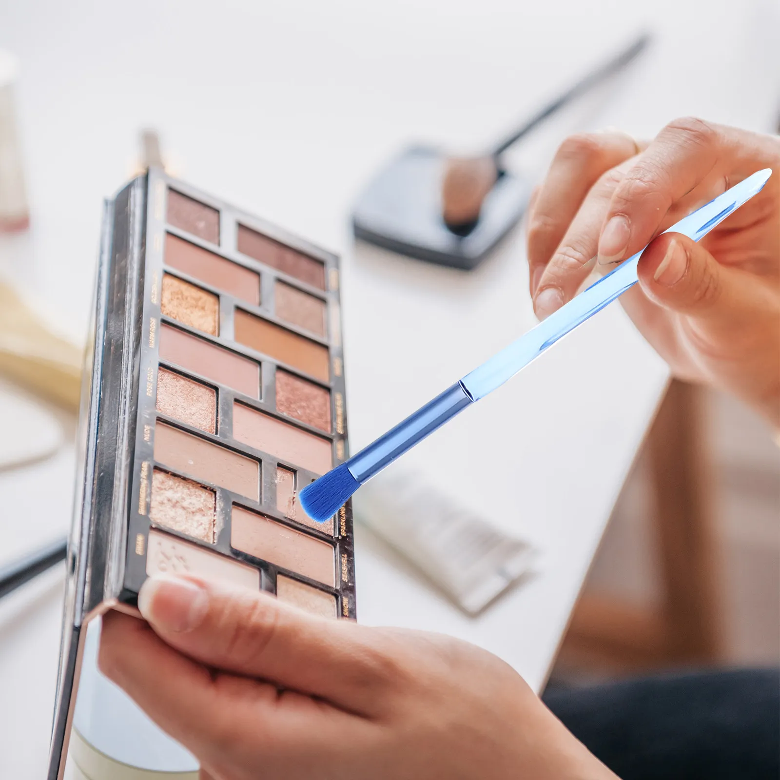 10Pcs Plastic Handle Makeup Brush Set High-End Finish Long-Lasting Bristles Safe Washable Beauty Accessories for Full Face