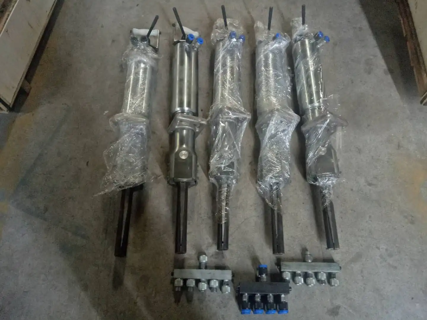 

Hydraulic Rock Splitter Thunderbolt Gun Reinforced Concrete Demolition Machine Rock Mining Splitter For Mountain Opening