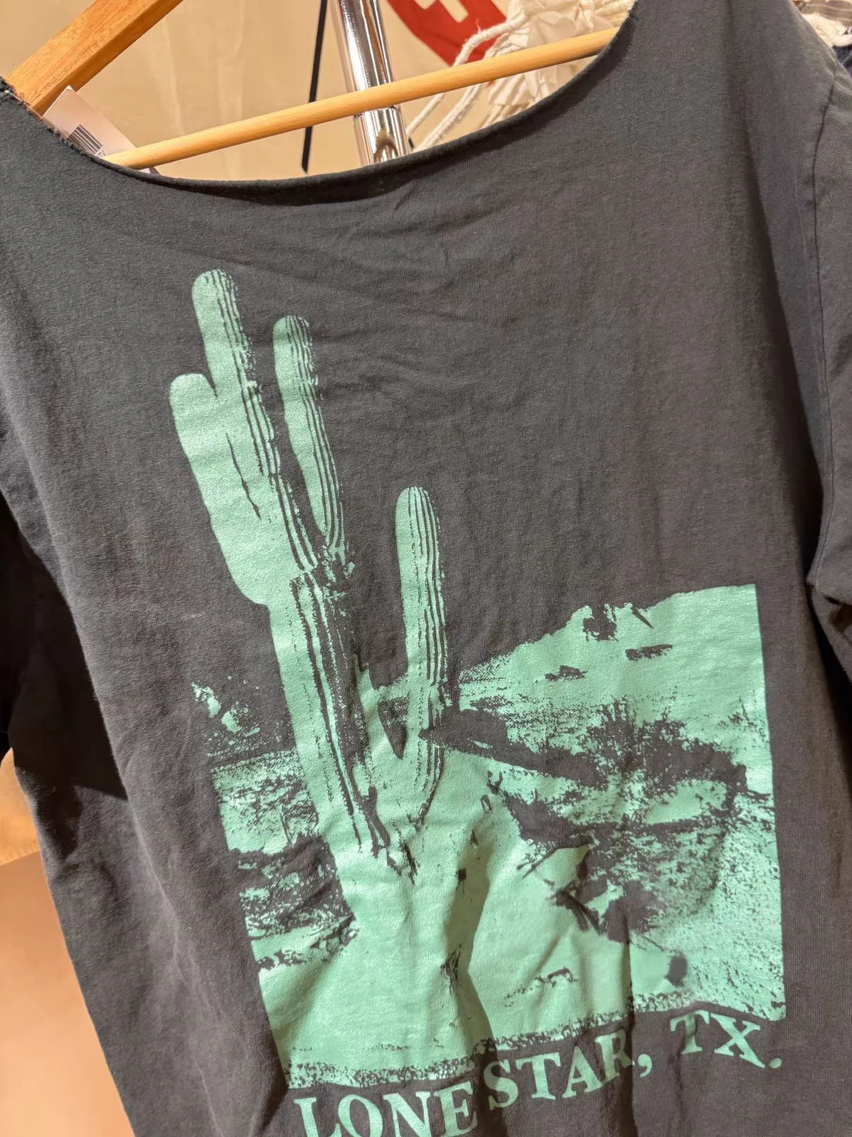 เสื้อยืดโอเวอร์ไซส์ลายกระบองเพชร สไตล์ลำลองสำหรับผู้หญิง ฤดูร้อน ชายเสื้อแบบดิบ คอเฉียง แขนสั้น เสื้อยืดวินเทจ สตรีทแวร์ ผ้าฝ้าย เสื้อหลวม รุ่นใหม่