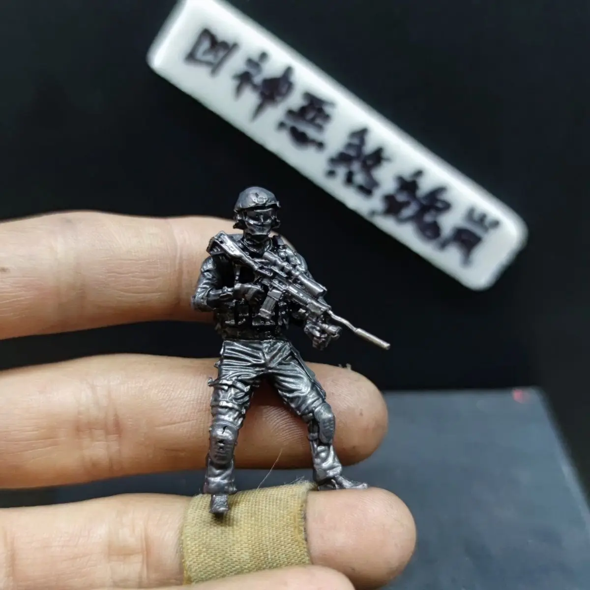 

1/35 Scale Antique Brass US Special Ops Sniper Figure, Realistic Modern Soldier Model Kit, Premium Collectible for Display​