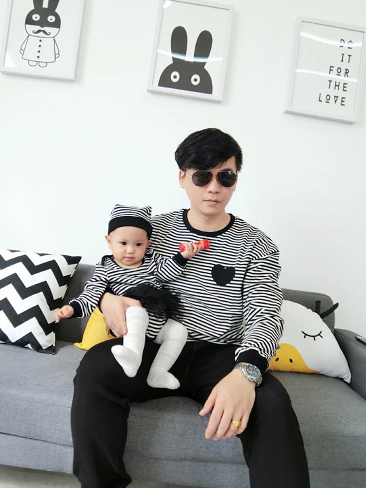 Parent-child spring dress 2022 new mother-child love stripes hollow t-shirt infants ha crawling clothes