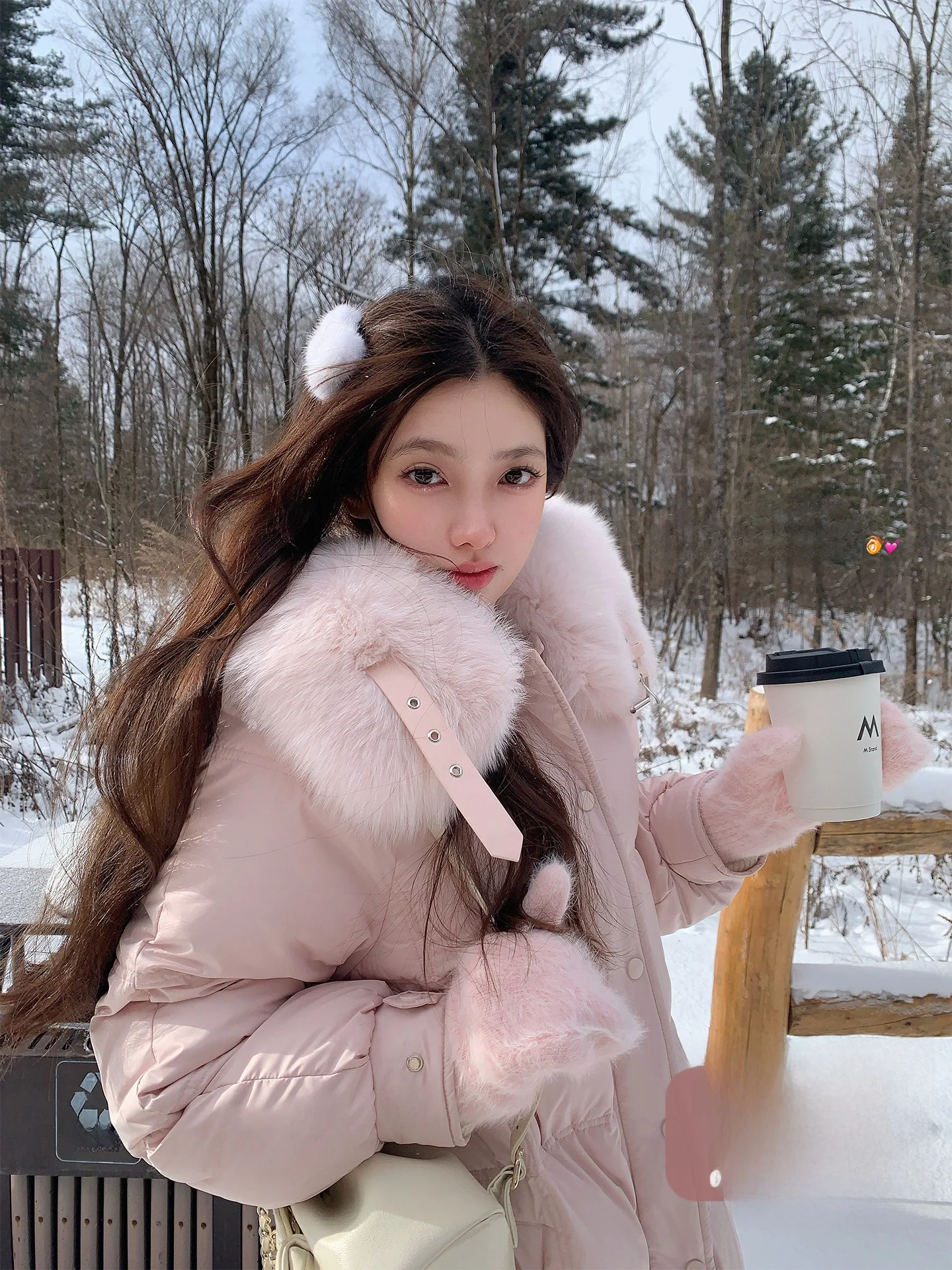 

Женская удлиненная приталенная куртка с отстегивающимся меховым воротником, корейский стиль, белая, с наполнителем из пуха, для повседневной носки